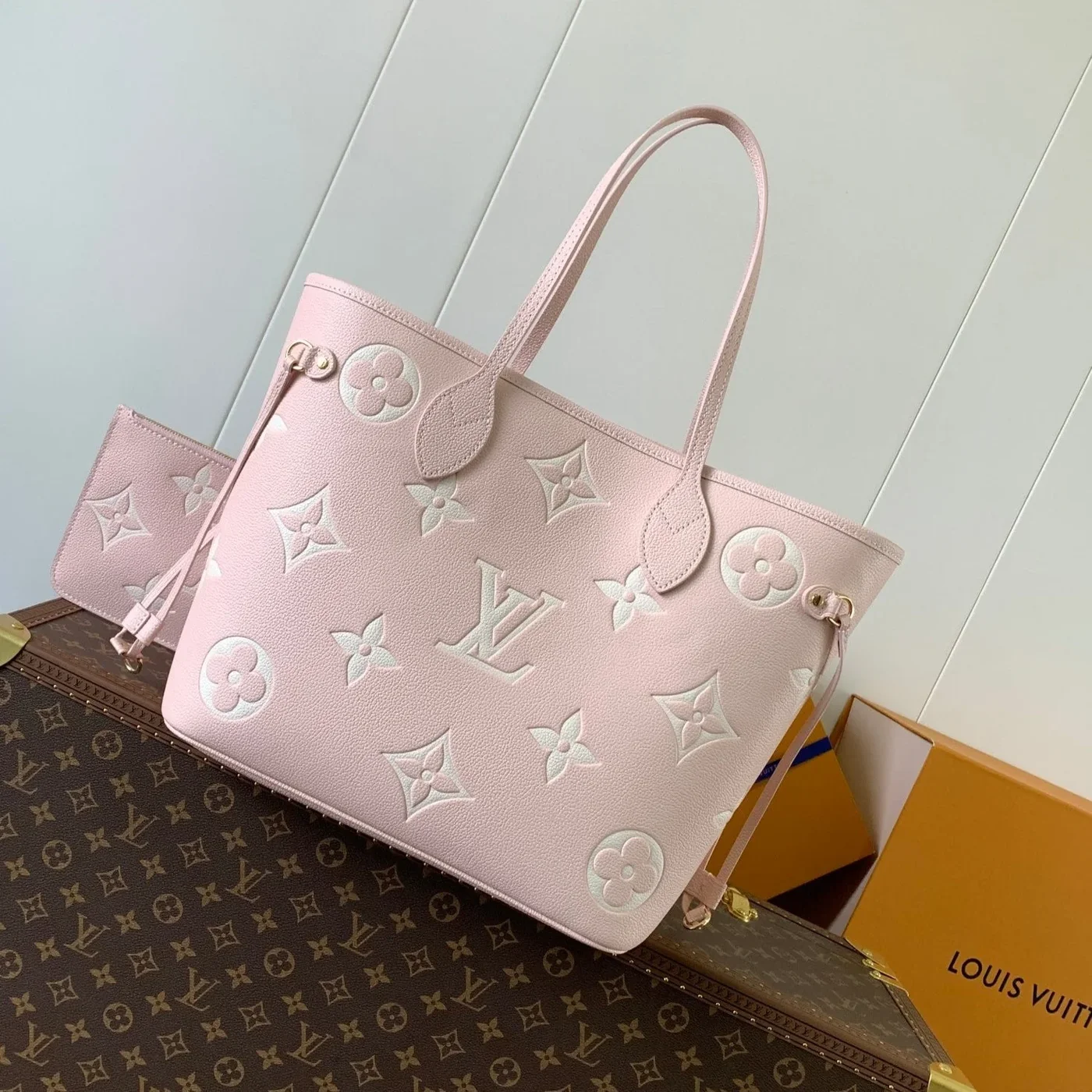 Louis Vuitton Neverfull pink 32 Bag product view 1