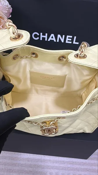 Chanel 25 Handbag 30 In Yellow Cavier Gold Hardware product view 6