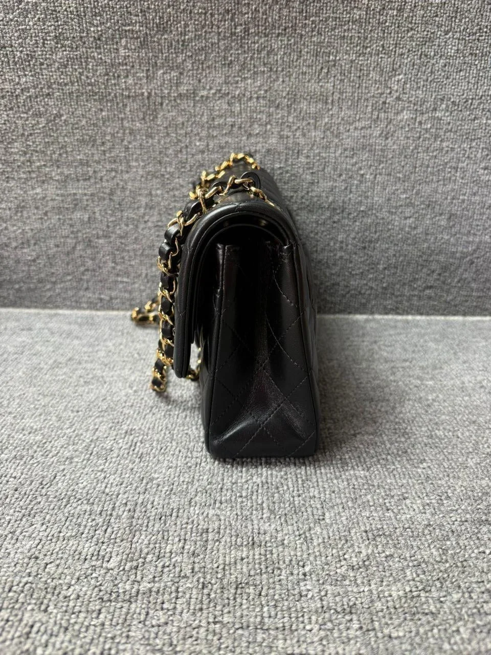 Chanel Classic Flap bag Lambskin Black Gold Hardware product view 3