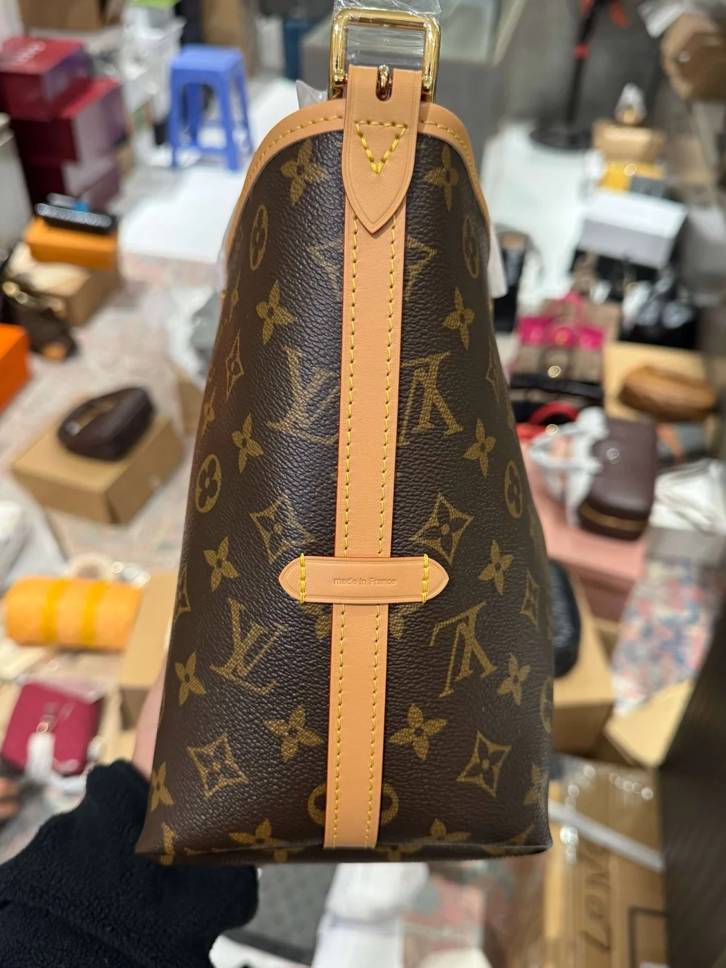 Louis Vuitton Handbags Louis Vuitton Carry All MM Monogram Brown Color 39x30x15cm product view 9