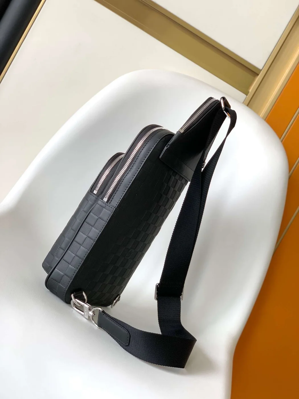 Louis Vuitton Avenue Men’s Bag Checkerboard Pattern Black 20x31x7cm product view 6