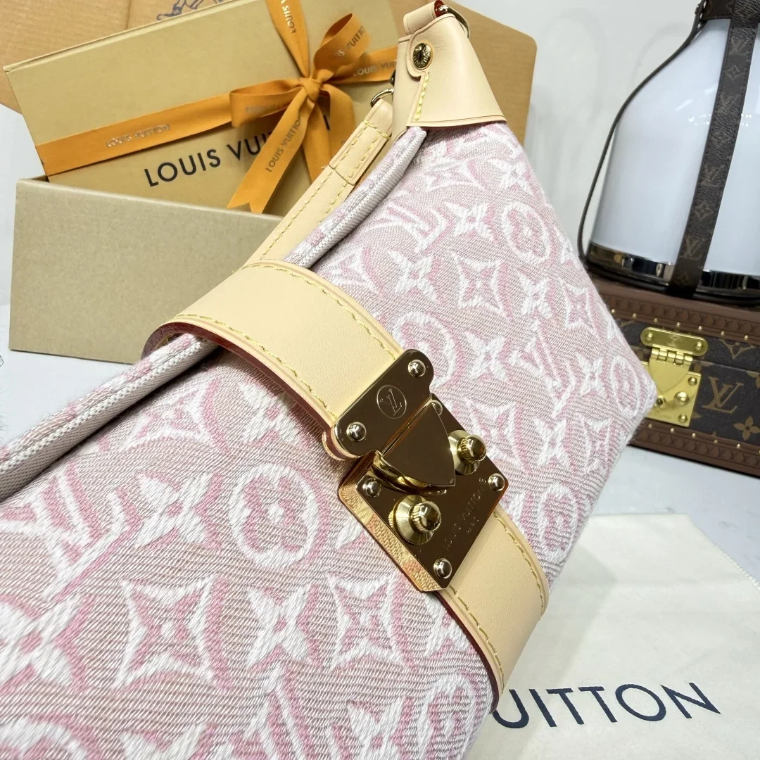 Louis Vuitton Pochette Pink Monogram Emblème Bag product view 7