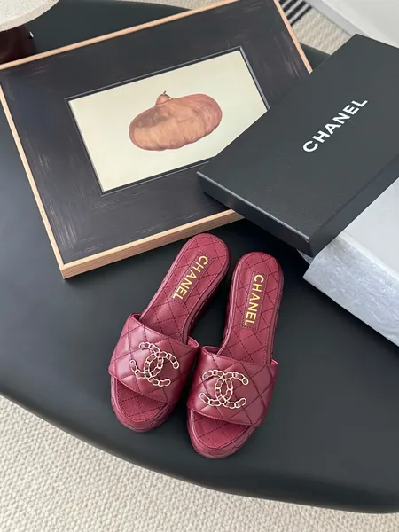 Chanel Women Burgundy Quilted Leather Slides — Chain-Woven CC Detail product photo