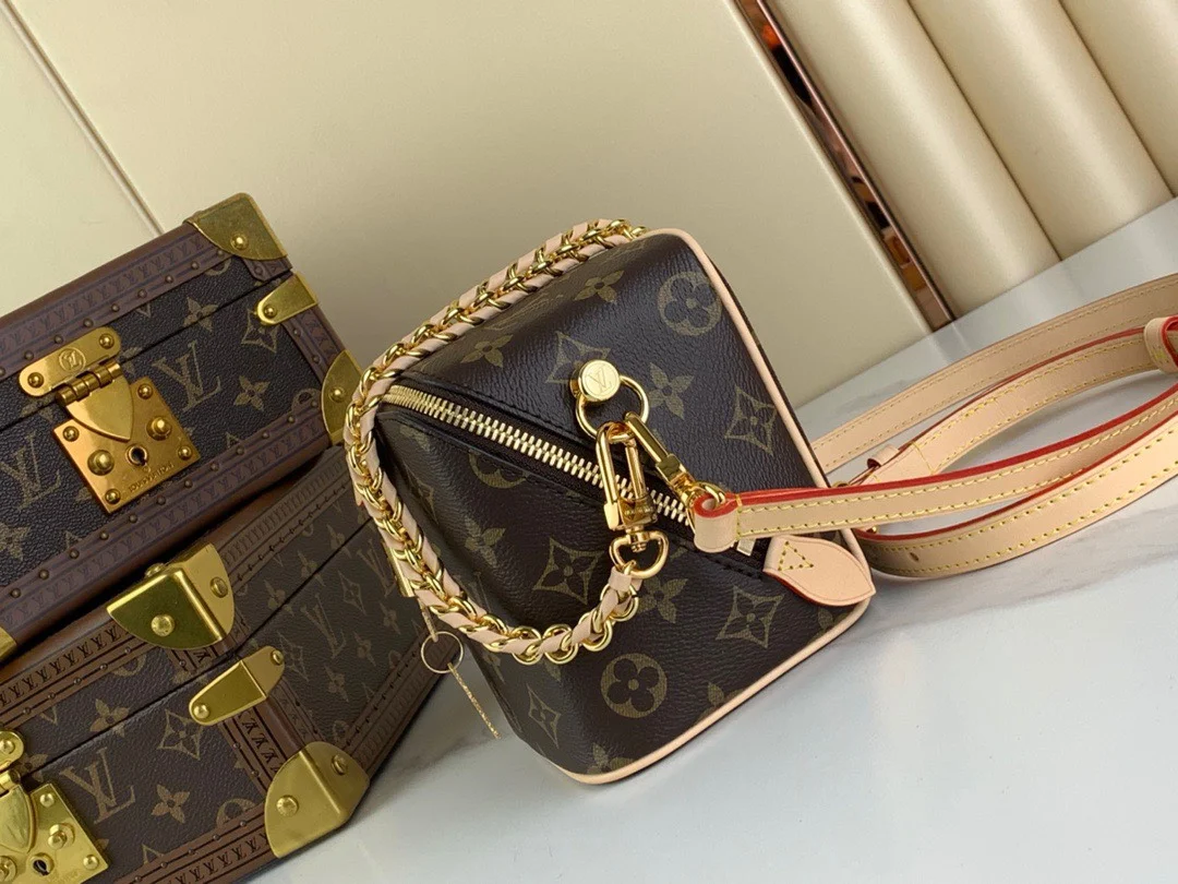 Louis Vuitton Monogram Pattern Handbag 14x13x11cm product view 5