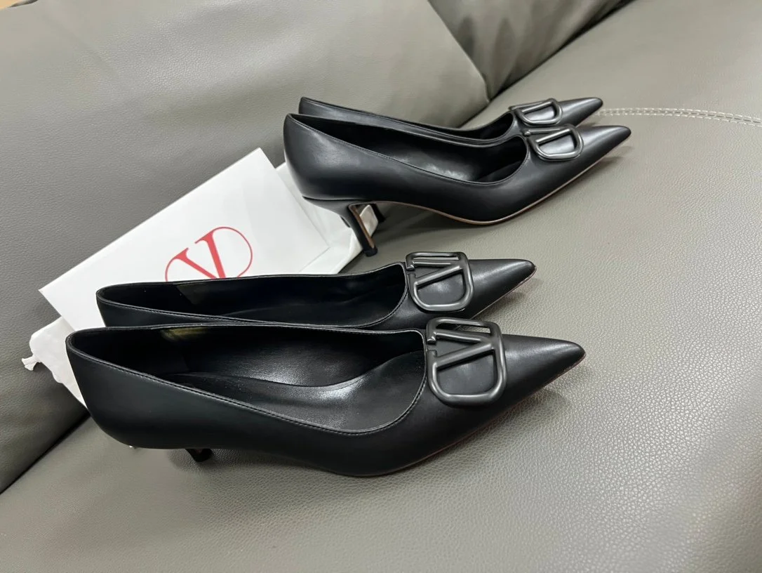 Valentino Women Black Leather Pointed Pumps product view 3