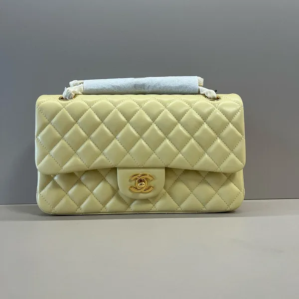 Chanel 25C Flap Bag 25 In Yellow Quilted Lambskin Gold Hardware product photo