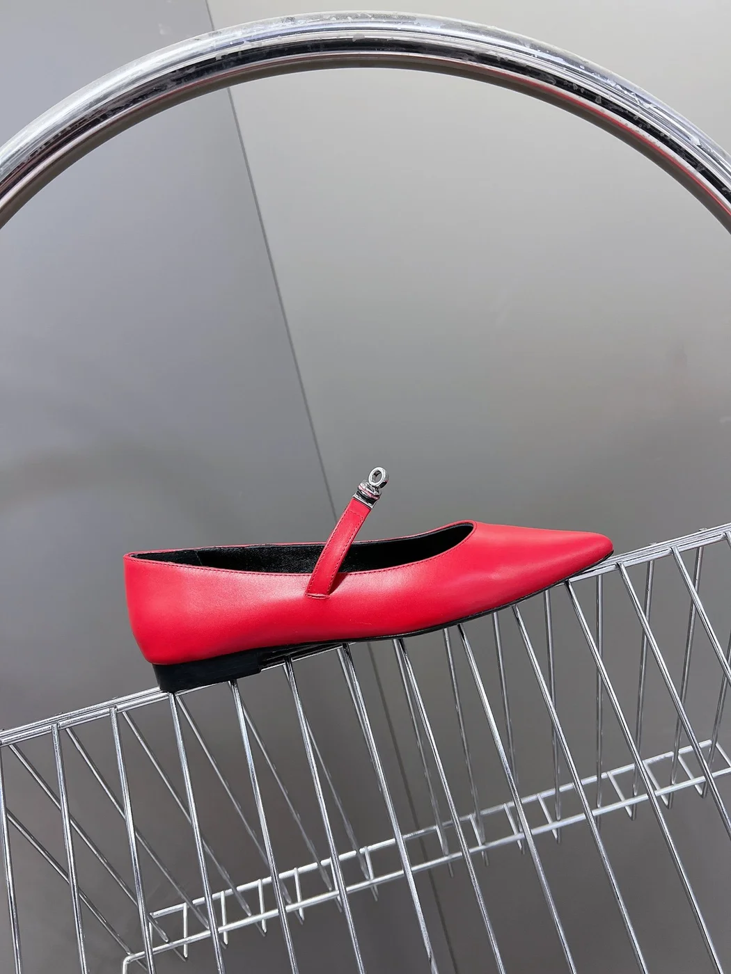 Hermès Women Red Leather Pointed Toe Flats product view 6