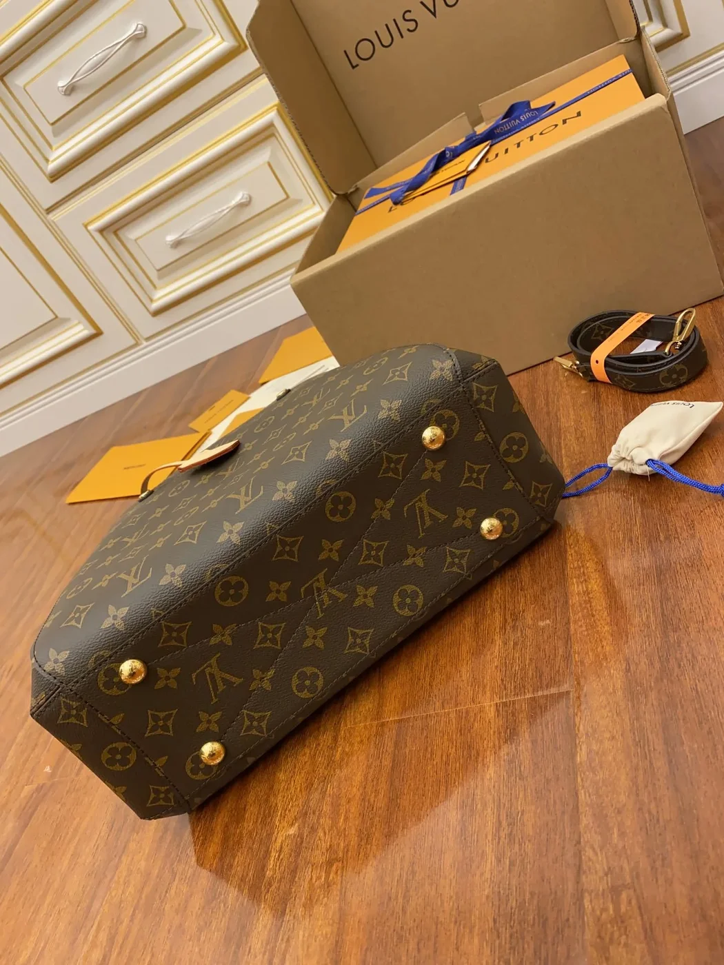 Louis Vuitton Monogram Canvas Montaigne MM Bag product view 4