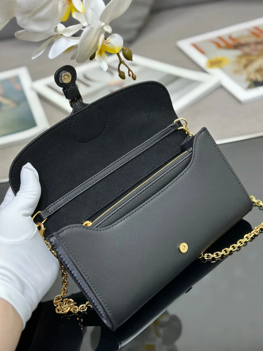 Dior Bobby Women’s Crossbody Bag Black Smooth Leather 21.5x12x4cm product view 3