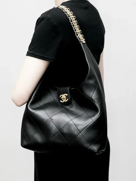 Chanel 25P Hobo bag in black lambskin product view 3