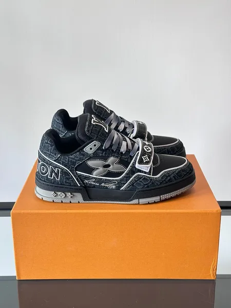 Louis Vuitton Men Black Fabric Leather Sneakers product photo