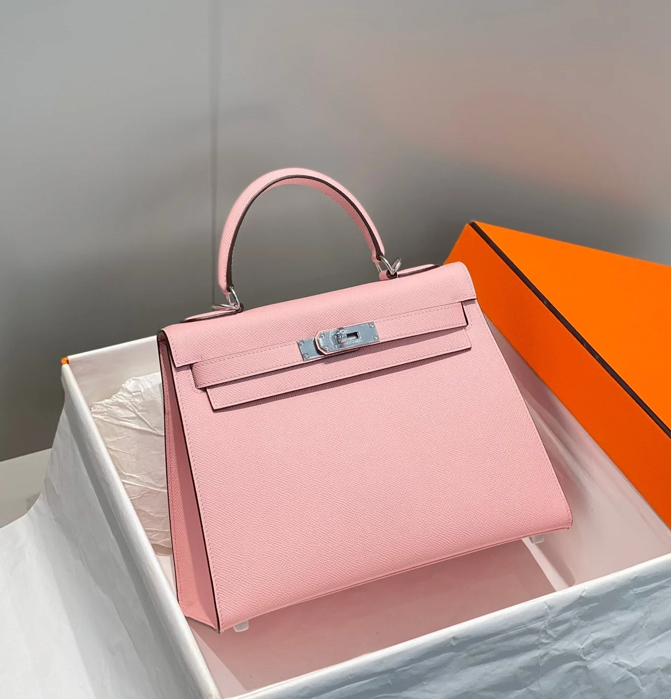 Hermès Kelly 28 cm In Rose Sakura Epsom Silver Hardware Bag product view 1