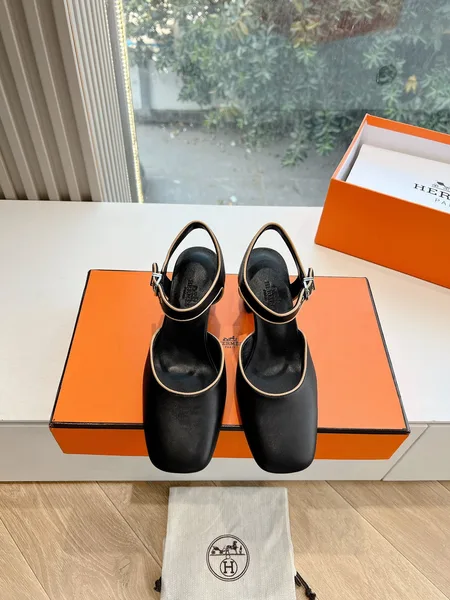 Hermès Women Black Leather Trimmed Heels product photo