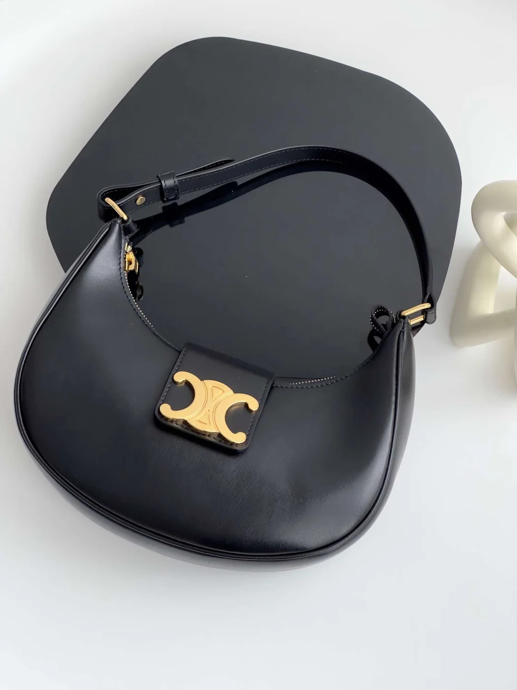 Celine Triomphe Curved Black Matte Leather 23x14x7cm Bag product view 7