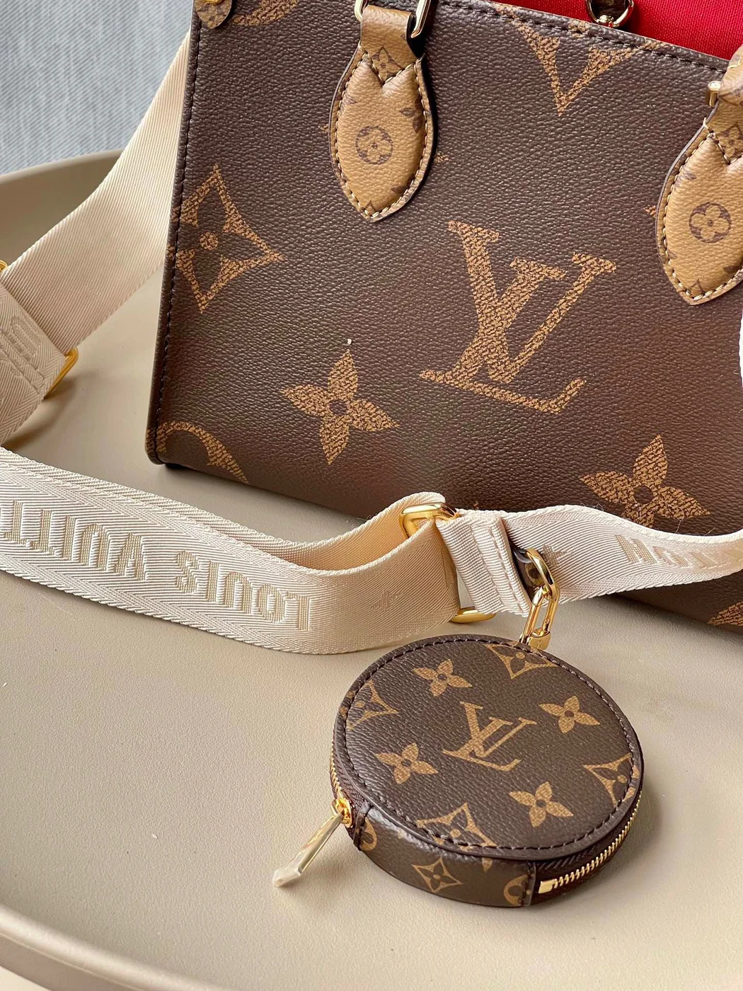 Louis Vuitton On The Go Handbags Louis Vuitton Pattern 25x19x11.5 cm product view 7