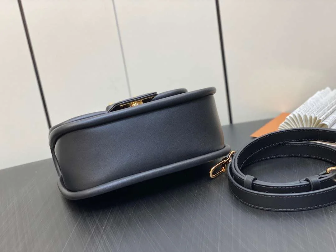 Louis Vuitton Hide and Seek Bag Black Woman’s Handbags 21x15x8cm product view 4