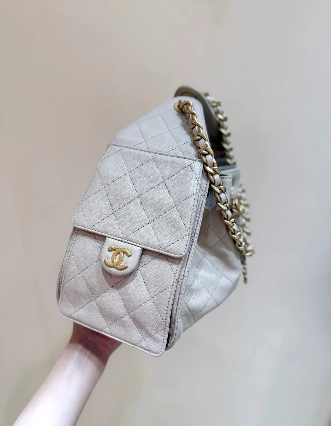 Chanel 25 Handbag In Cream 30 Grained Calfskin Gold Hardware product view 4