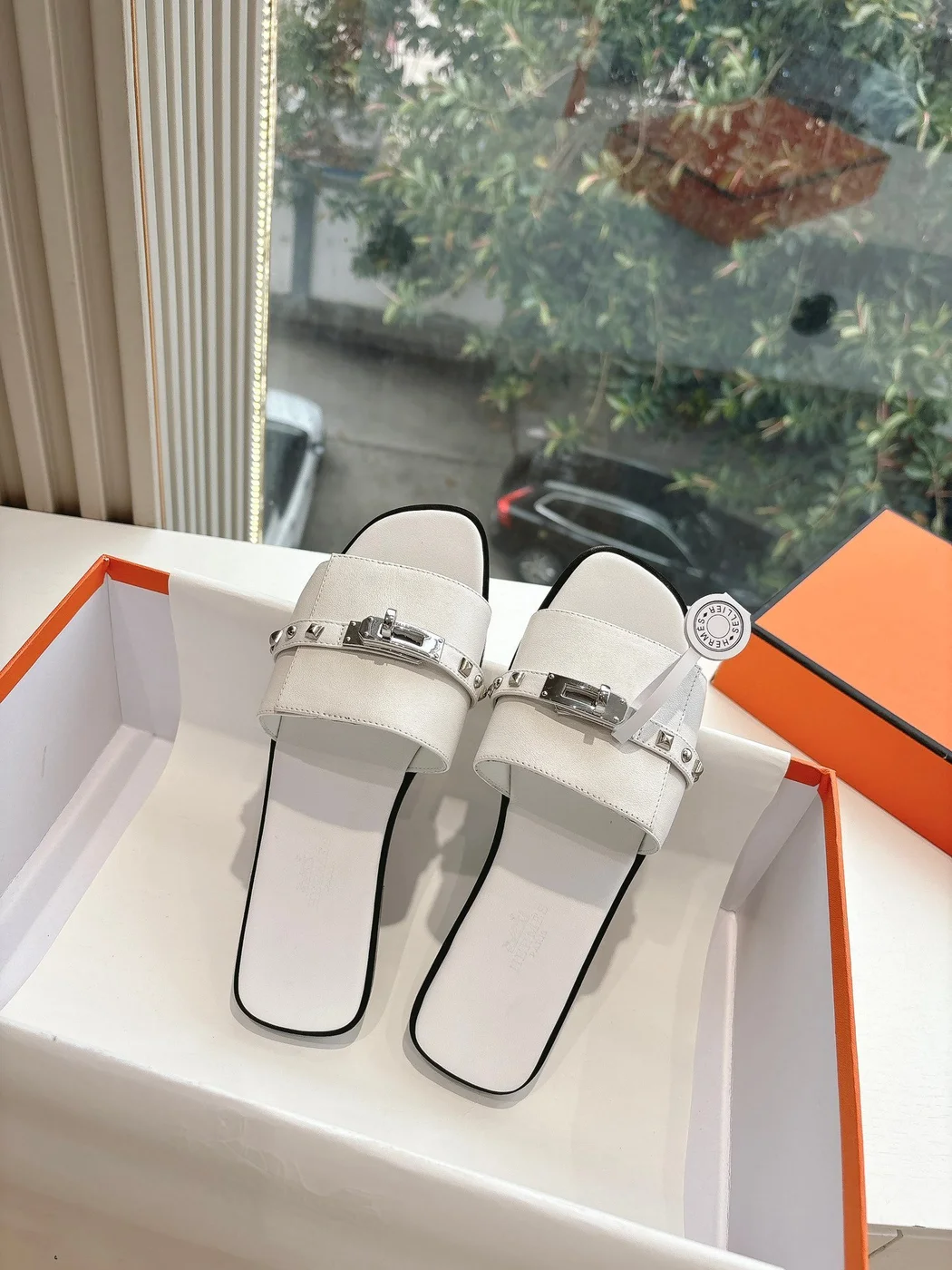Hermès Women White Leather Slide Sandals product view 5