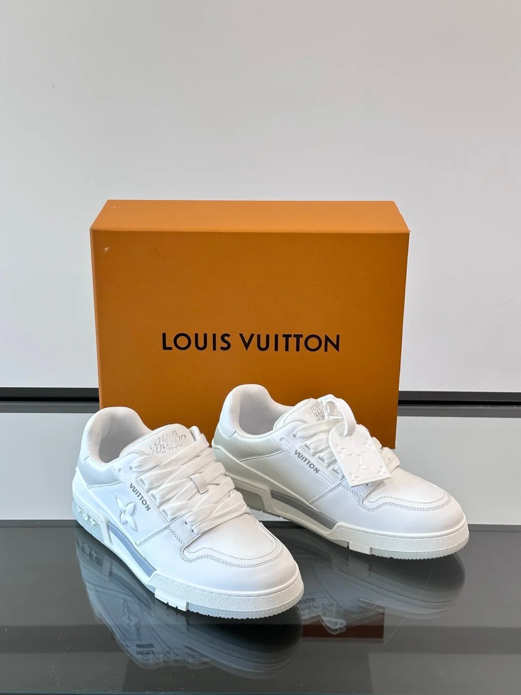 Louis Vuitton Men White Sneakers — Tonal Panel Detail product view 5