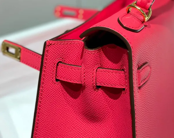 Hermès Kelly 28 cm In Rose Tyrien Swift Calfskin Gold Hardware Bag product view 3