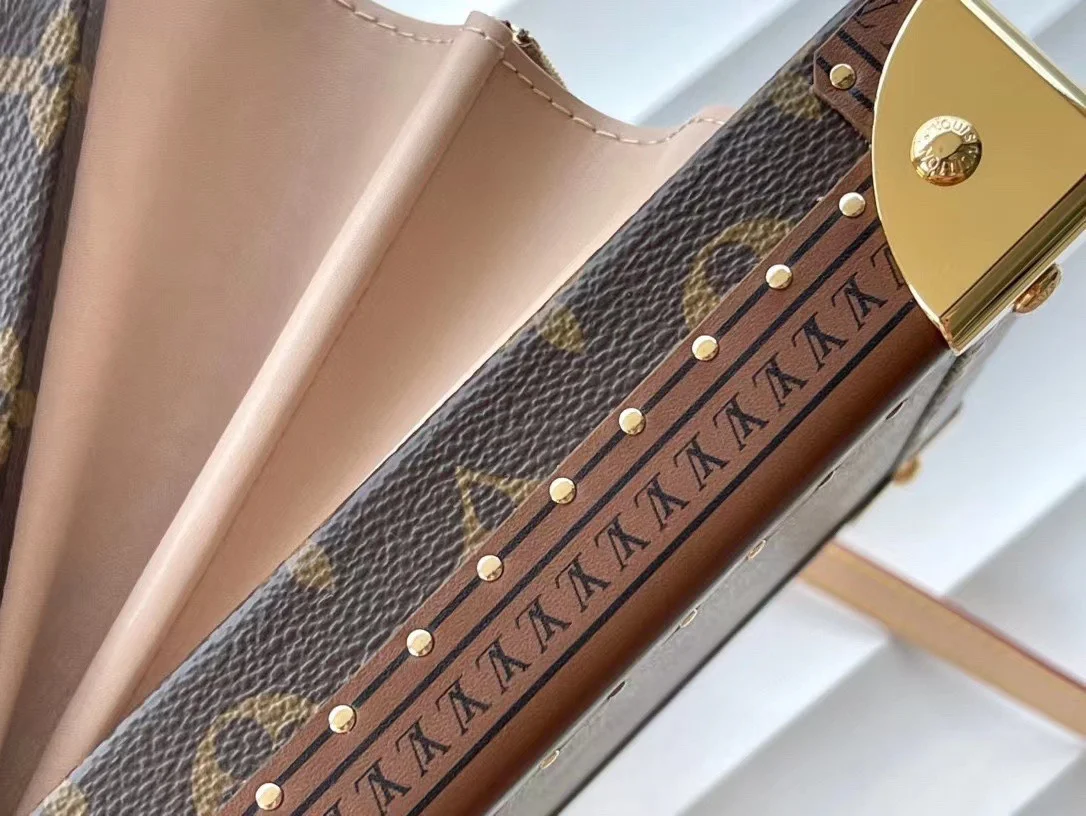 Louis Vuitton Valisette Tresor Monogram Handbags 22.5×14.5× .5 cm product view 3