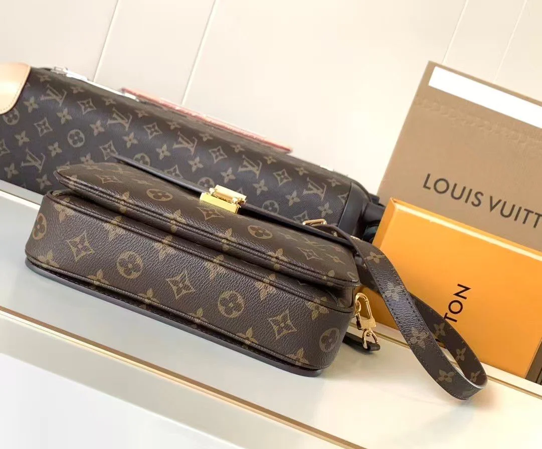 Louis Vuitton Pochette Métis Canvas Bag product view 7