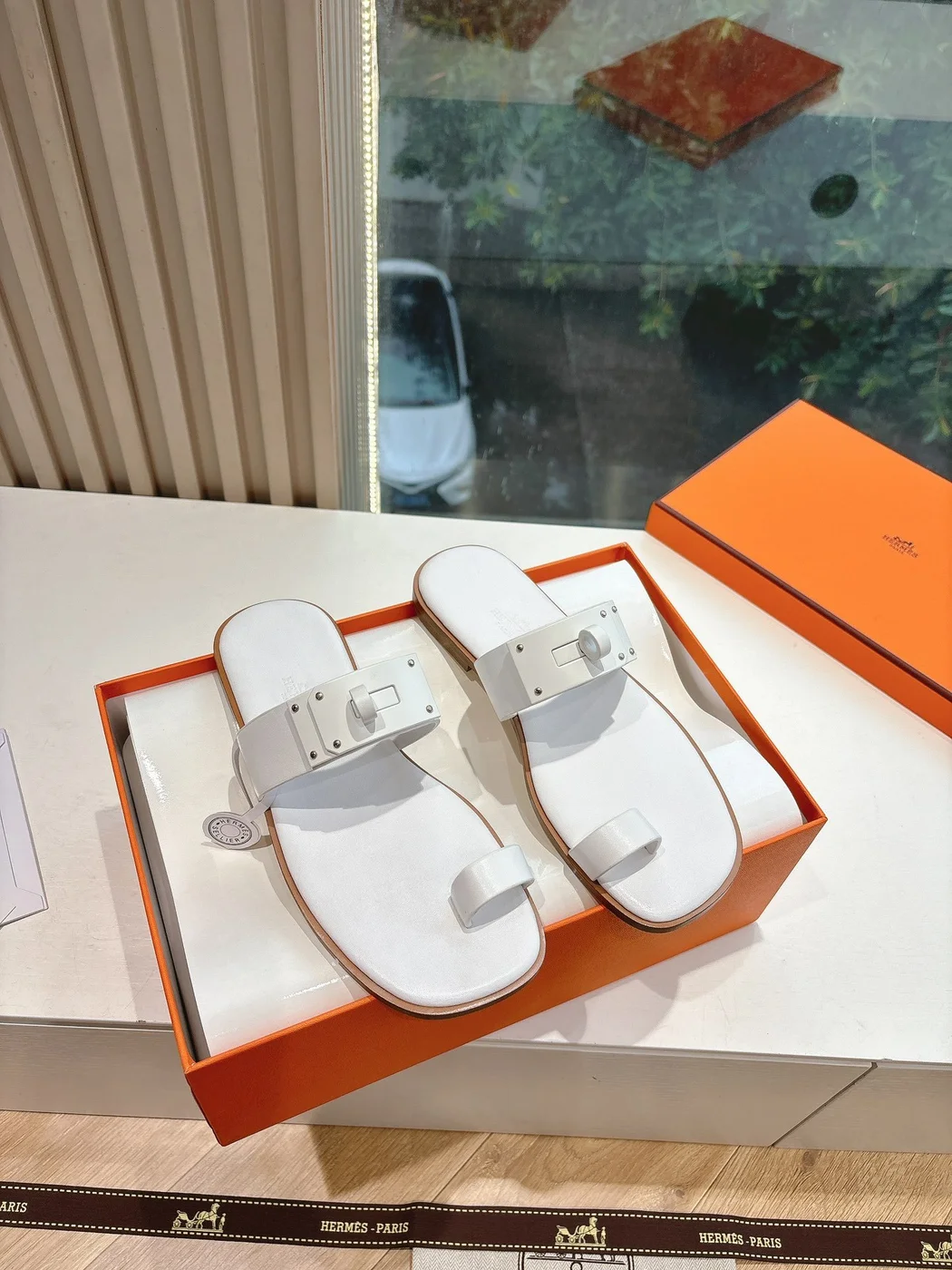 Hermès Women White Leather Flat Sandals product view 3