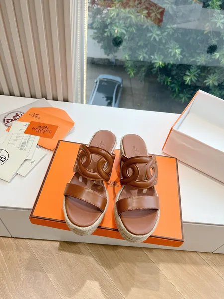 Hermès Women Brown Leather Espadrille Sandals product photo