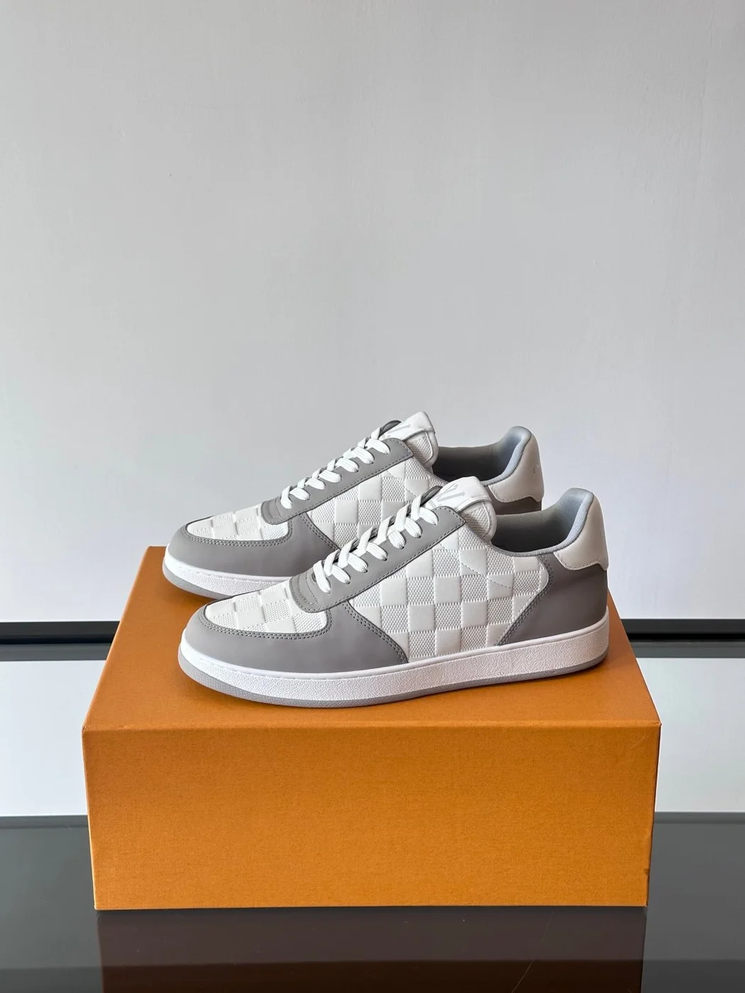 Louis Vuitton Men White And Gray Leather Sneakers product view 3