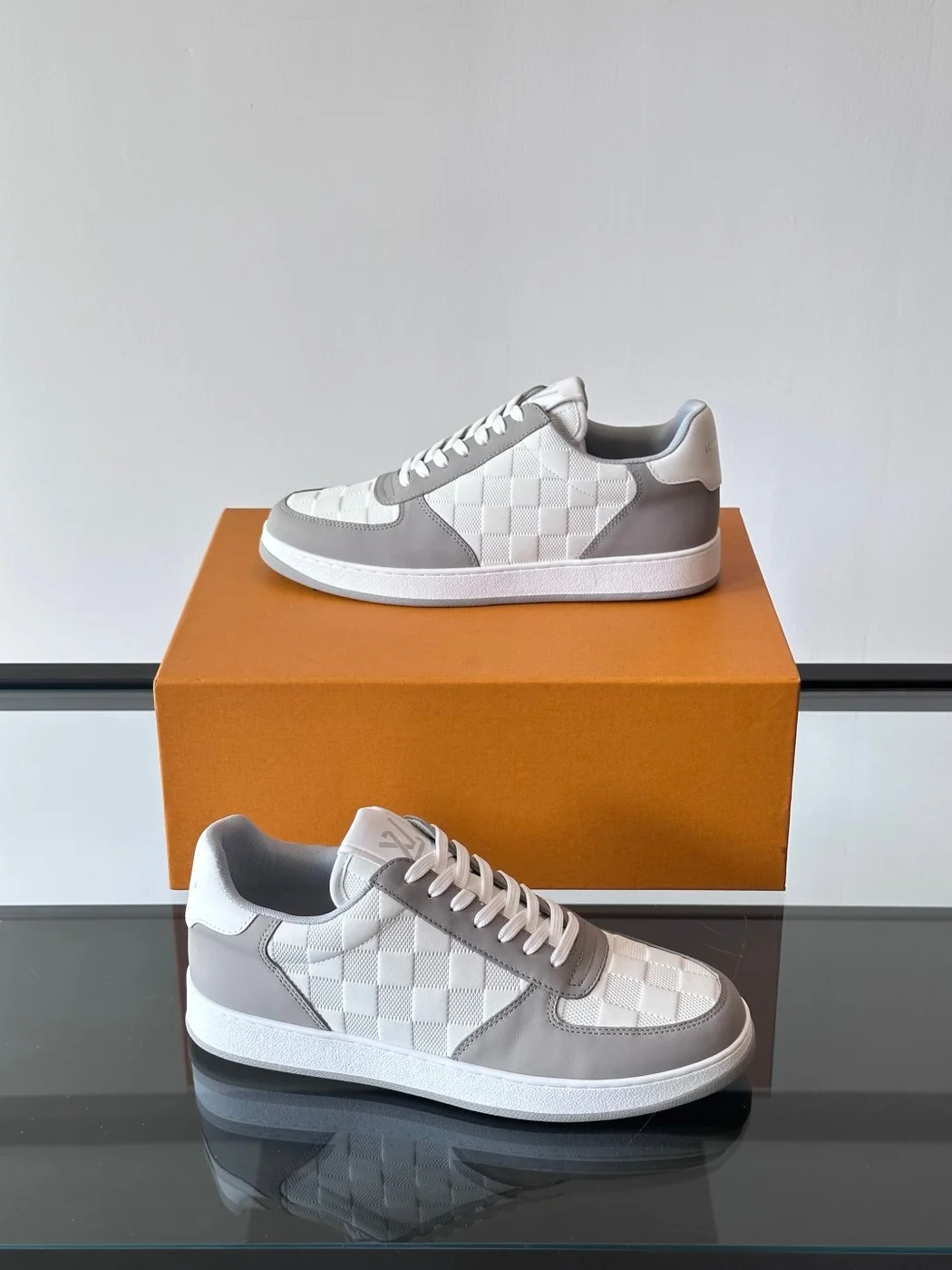 Louis Vuitton Men White And Gray Leather Sneakers product view 4
