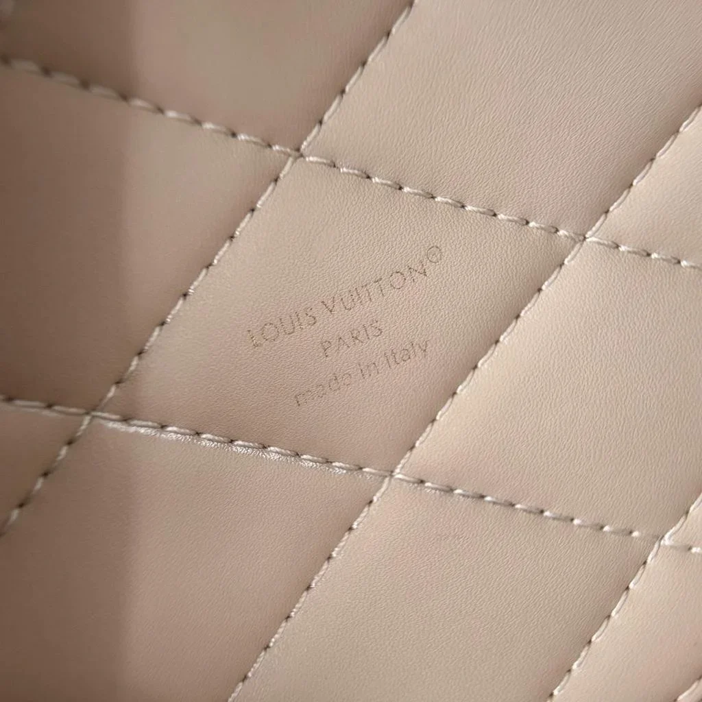 Louis Vuitton Scott M46933 Bag product view 3