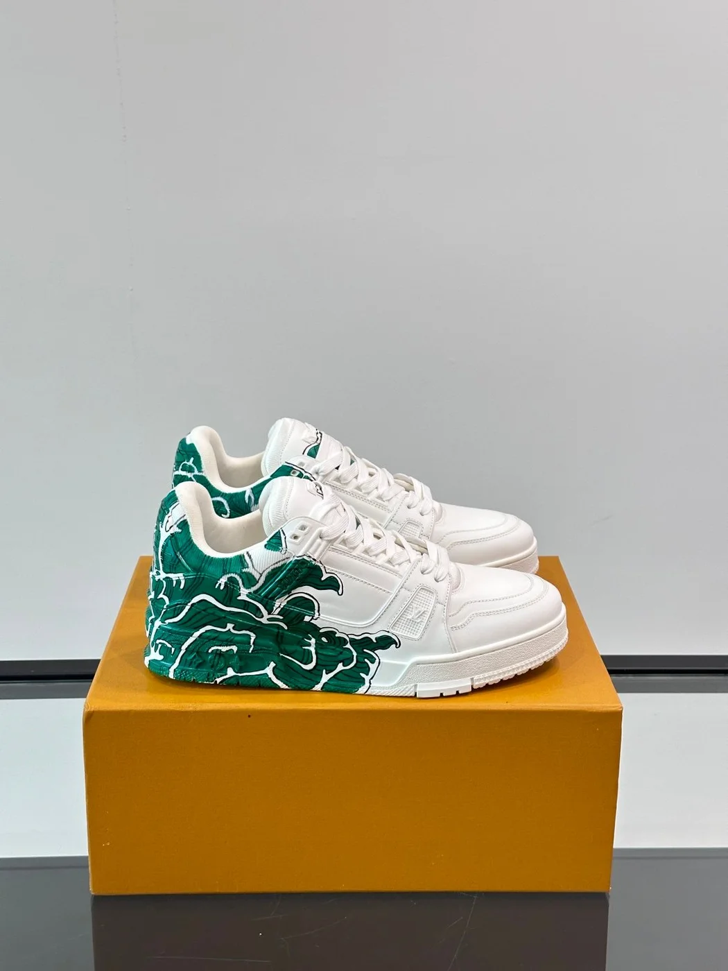 Louis Vuitton Men White Leather Sneakers With Green Graphic product view 1
