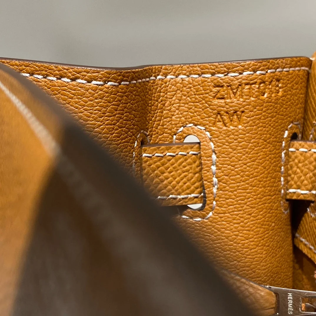 Hermès Kelly 25 cm In Gold Epsom Silver Hardware Bag product view 8