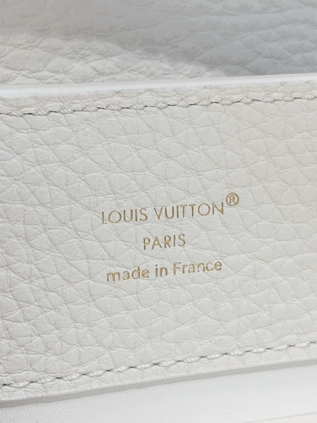 Louis Vuitton Capucines BB handbag in white Taurillon leather product view 4