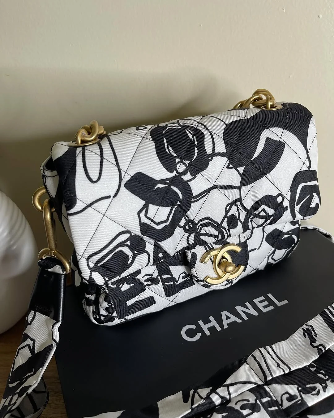 Chanel New Coco Beach 2025 White Bag product view 2