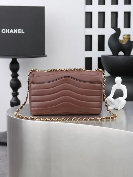 Chanel flap bag quilted leather product view 3