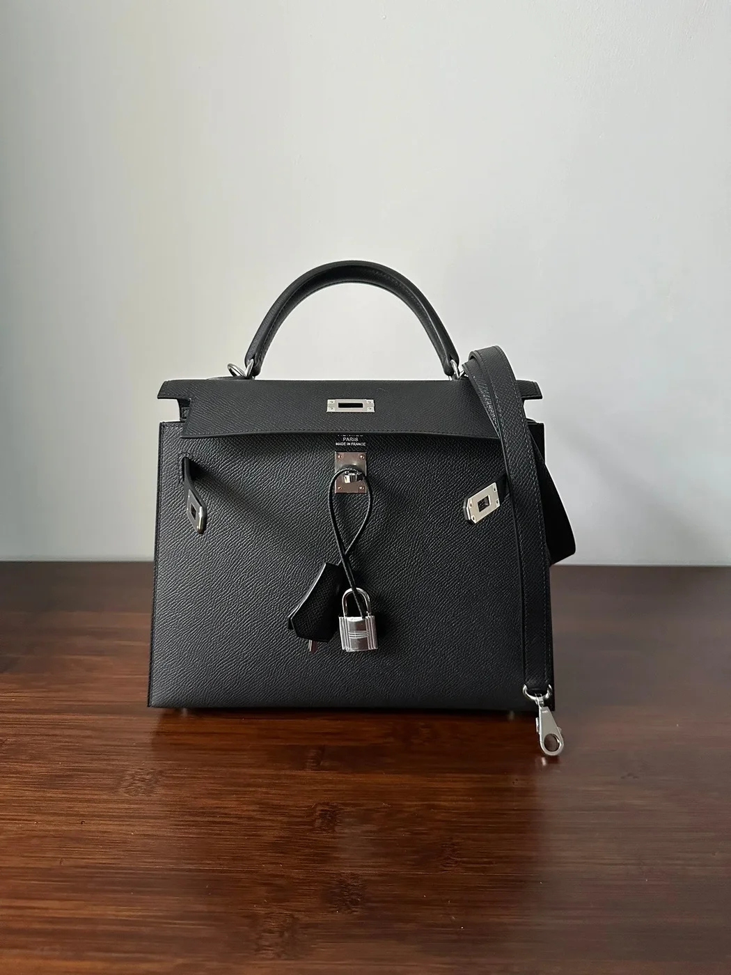 Hermès Kelly 25 Black Epsom Bag with Gold Hardware product view 6