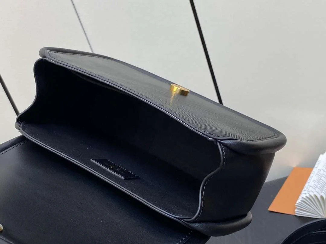 Louis Vuitton Hide and Seek Bag Black Woman’s Handbags 21x15x8cm product view 7
