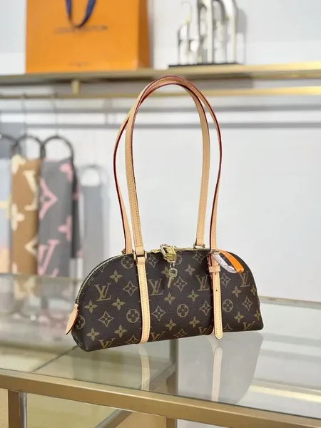 Louis Vuitton Squire East West bag Monogram product view 9