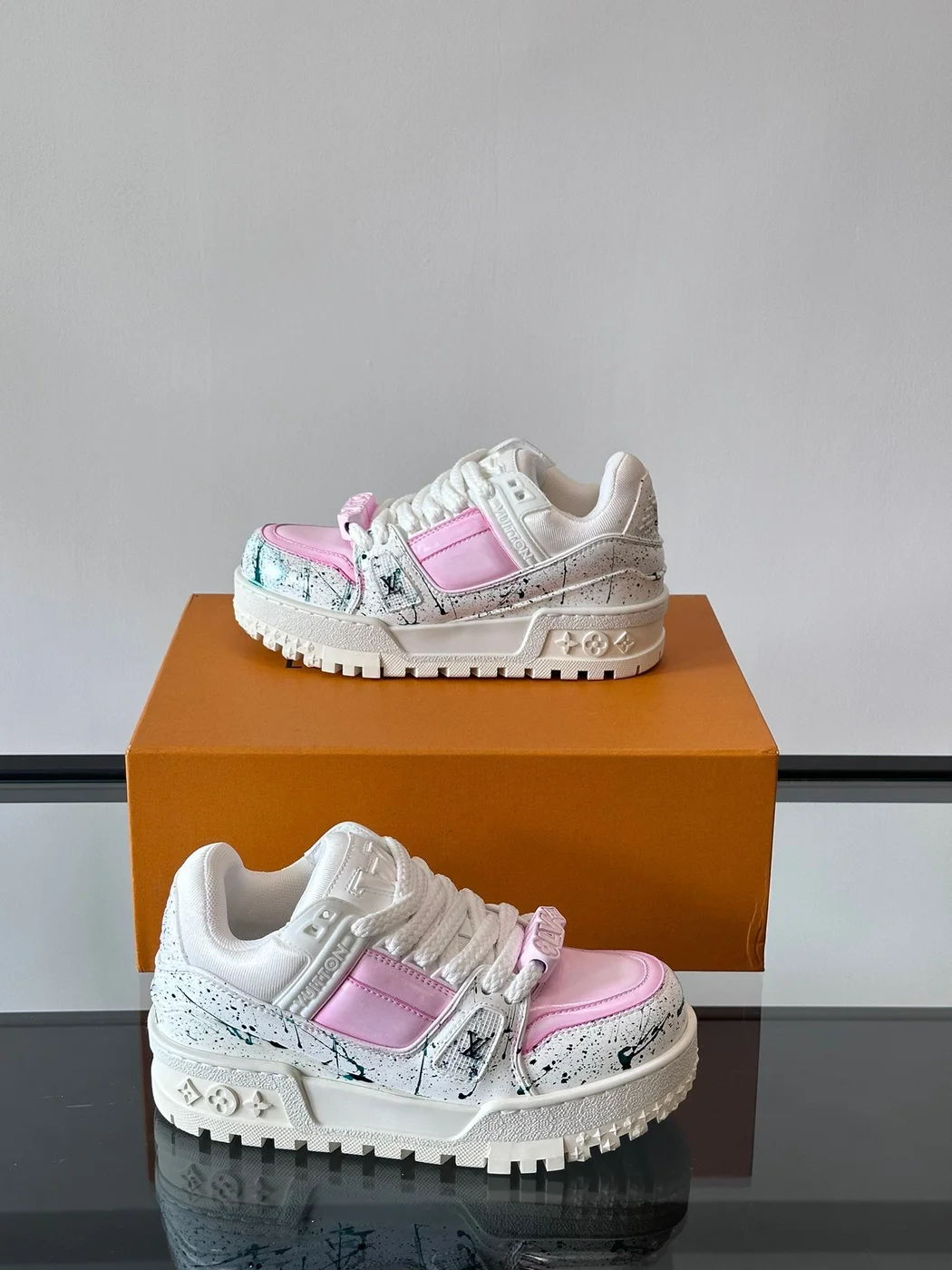 Louis Vuitton Men White Pink Leather Sneakers product view 4