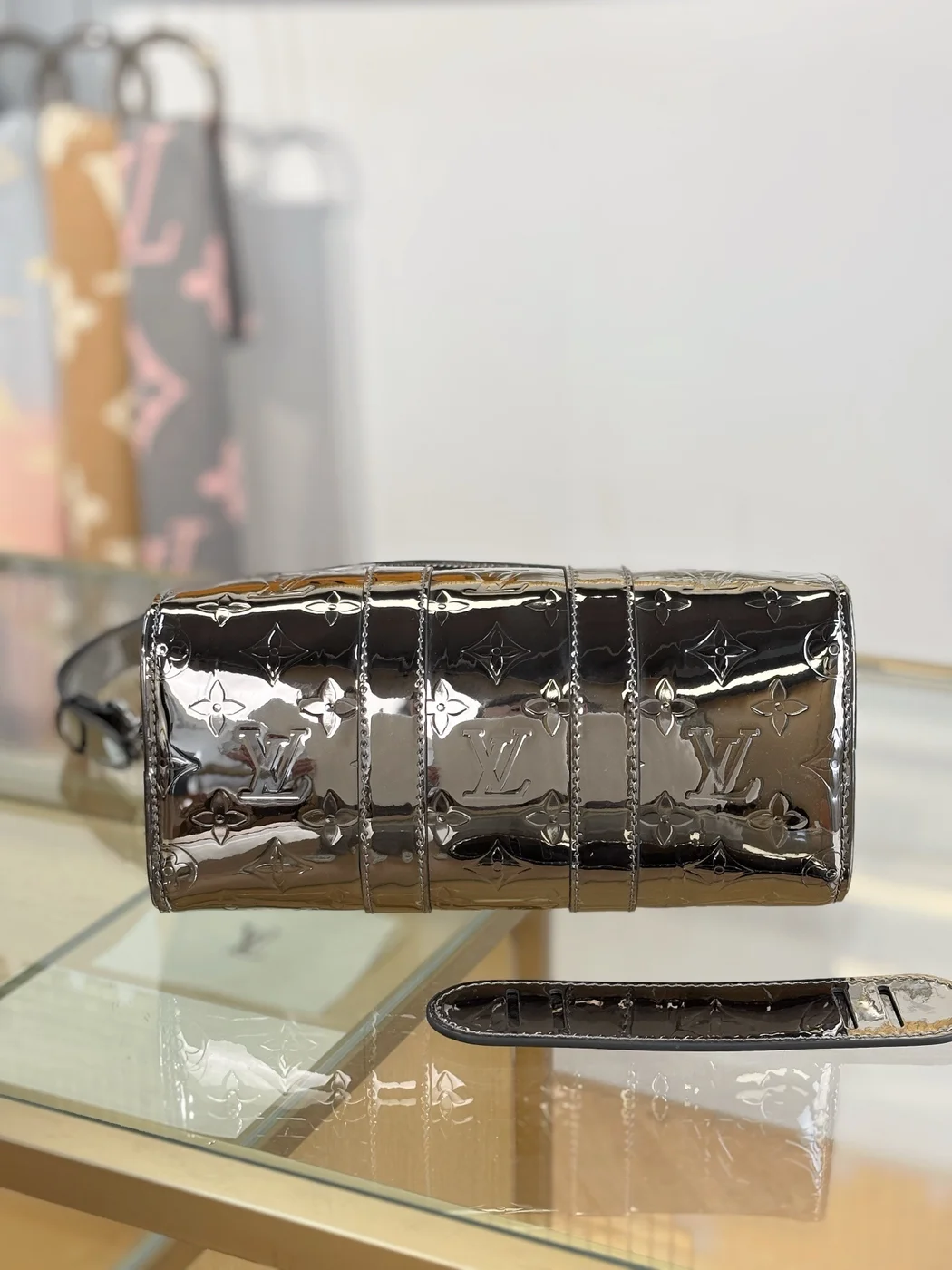 Louis Vuitton Keepall Bandoulière 25 Bag product view 2