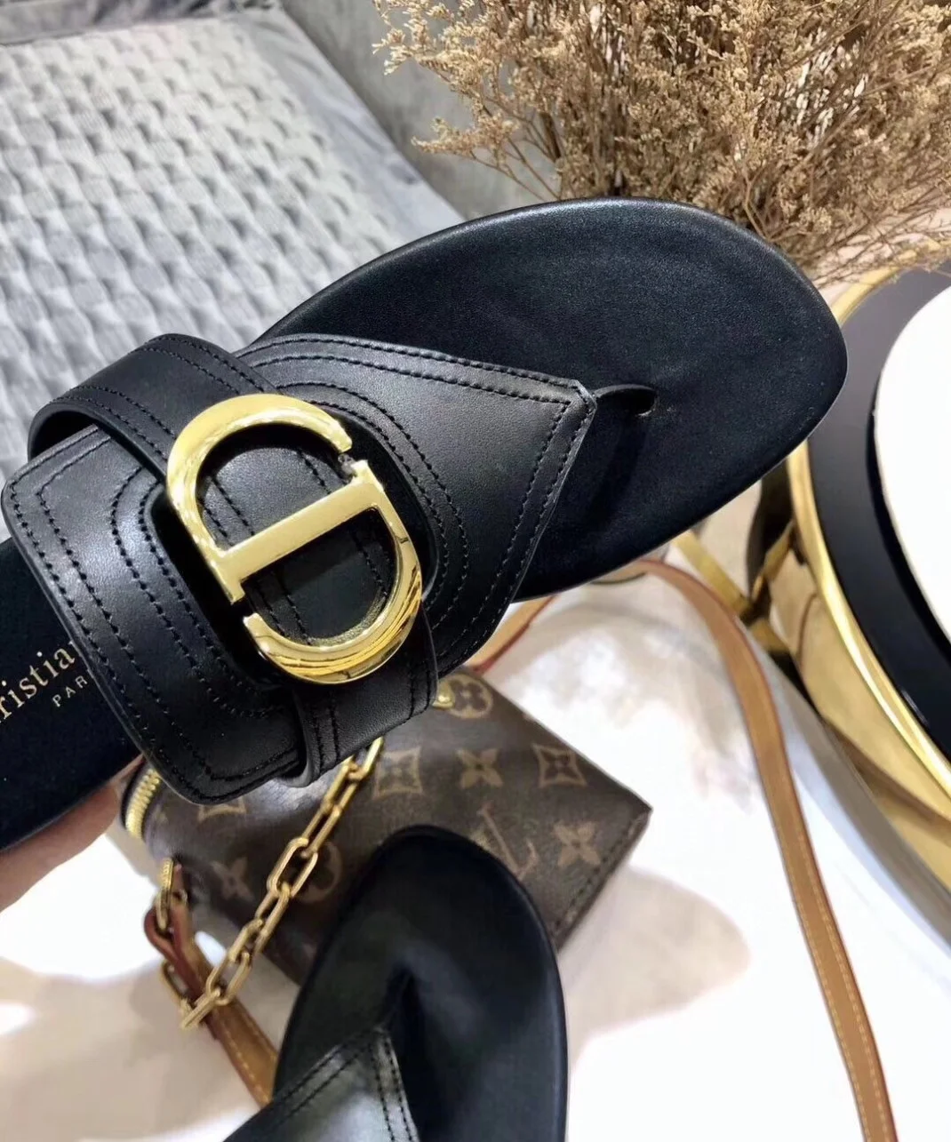 Dior 30 Montaigne Thong Flats In Black Calfskin product view 5