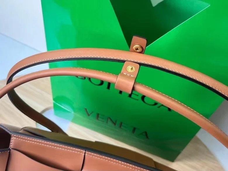 Bottega Veneta Arco Medium Bag In Caramel Intrecciato Calfskin product view 8