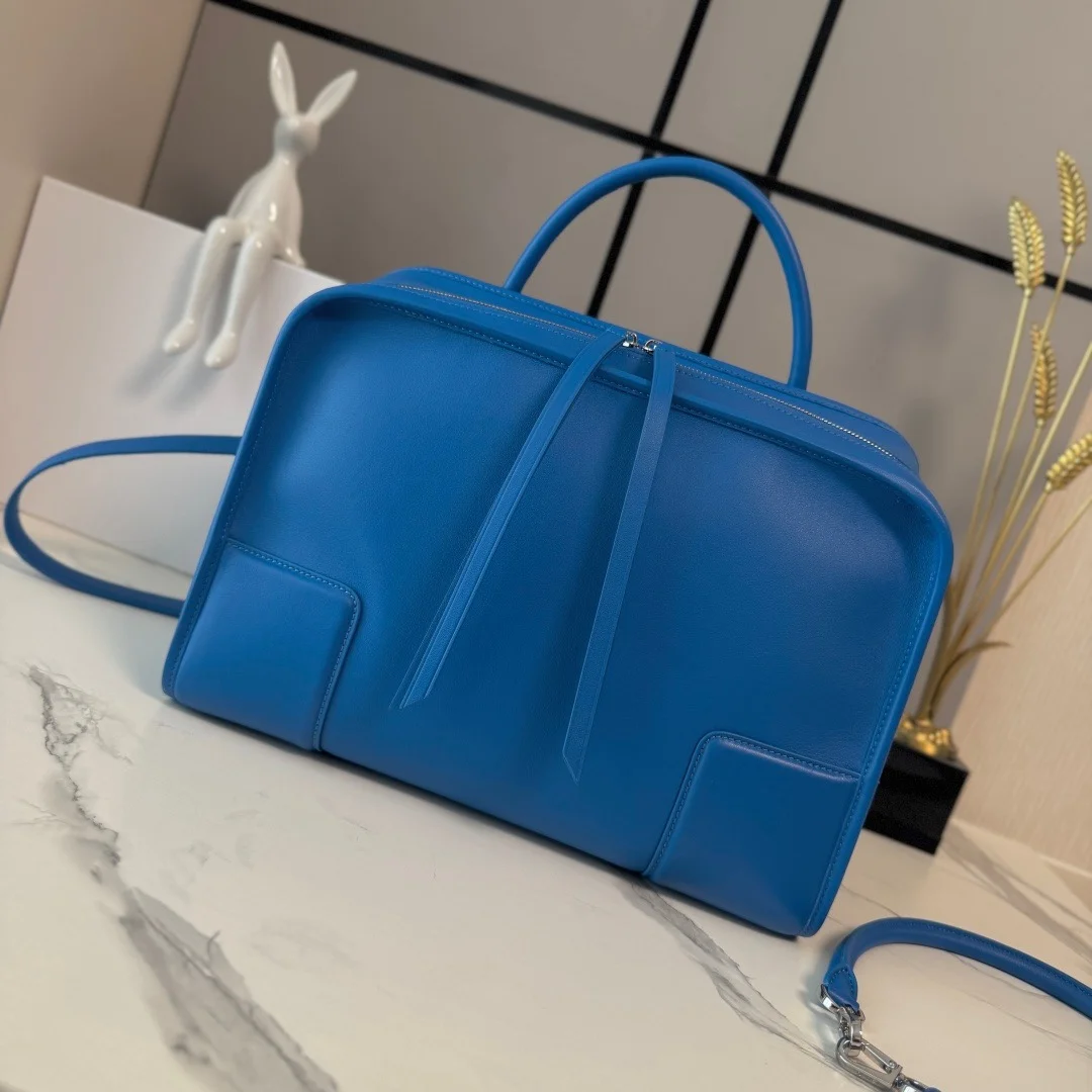 Loewe Amazona 180 Mdeium Bag — Blue product view 2
