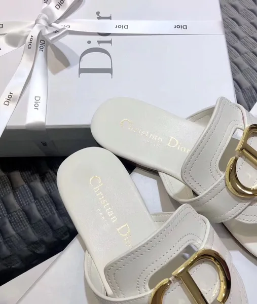 Dior 30 Montaigne Thong Flats In White Calfskin product view 7