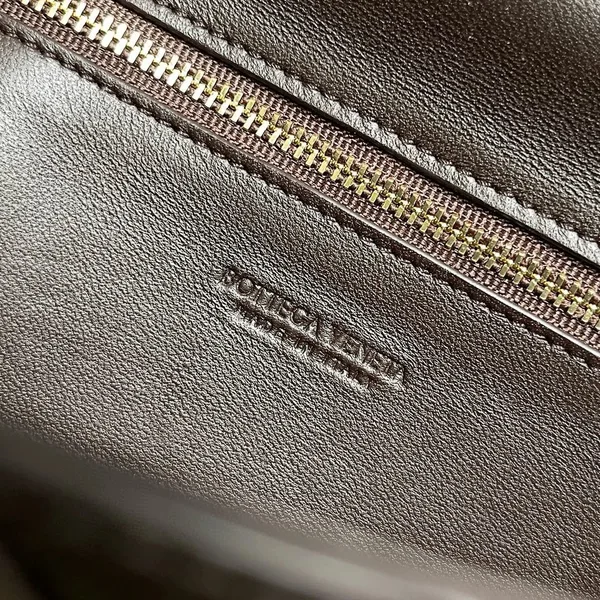 Bottega Veneta Andiamo Clutch with Handle in Fondant Intrecciato Lambskin product view 10