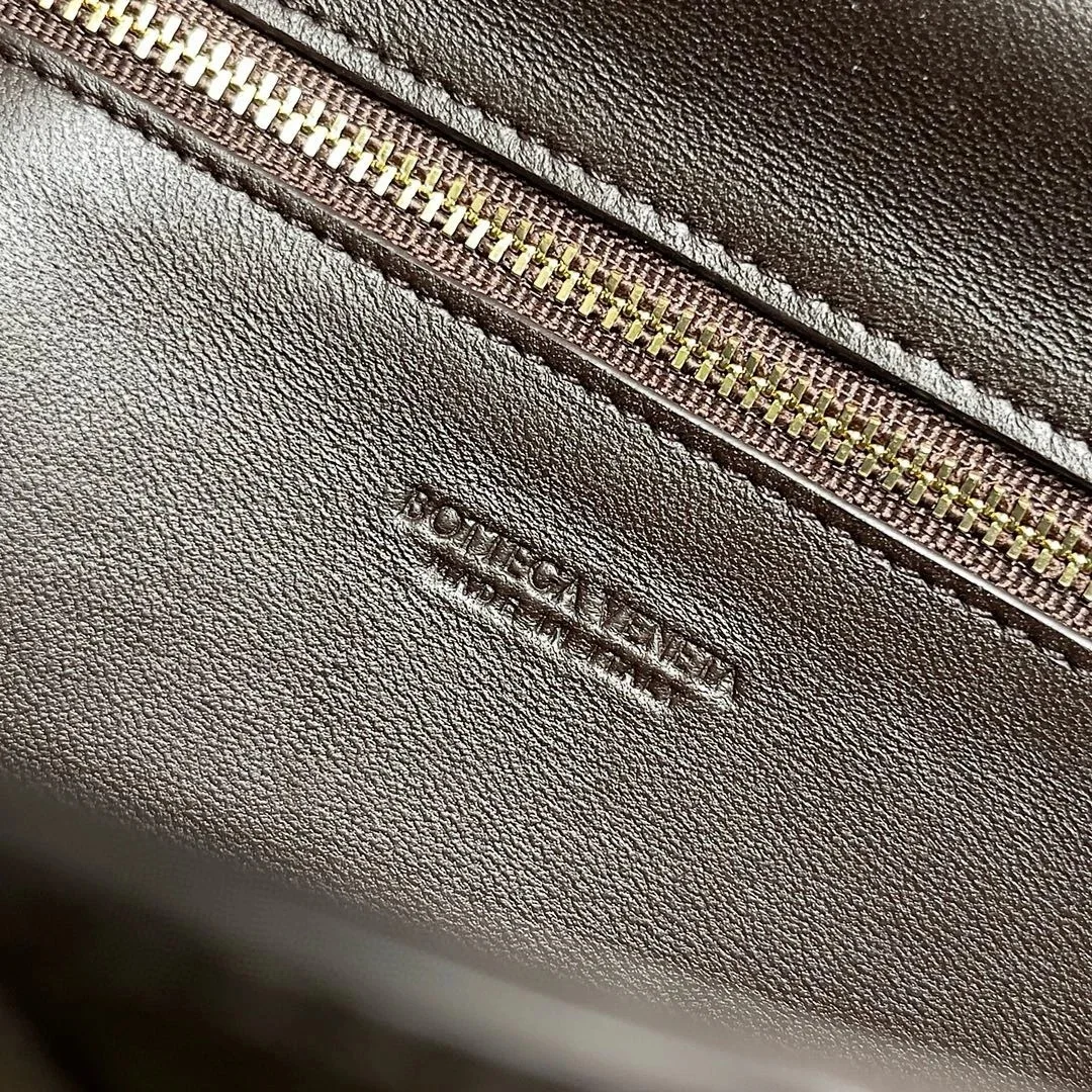 Bottega Veneta Andiamo Clutch with Handle in Fondant Intrecciato Lambskin product view 10