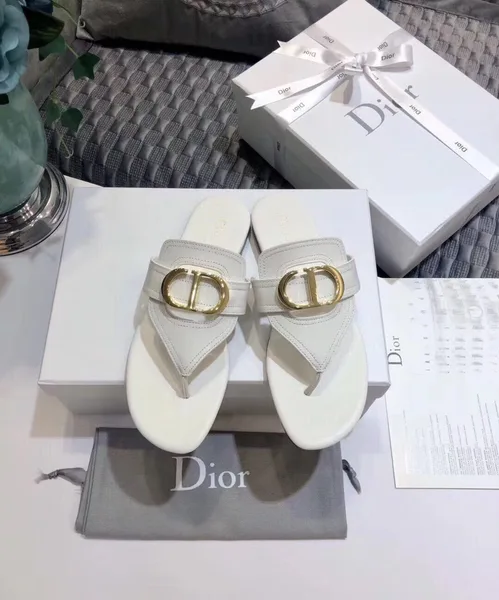 Dior 30 Montaigne Thong Flats In White Calfskin product view 4
