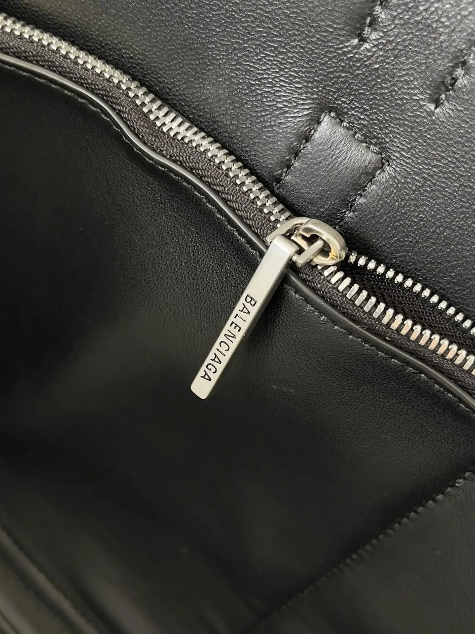 Balenciaga Bel Air Carry All Medium Bag in Noir Calfskin product view 3