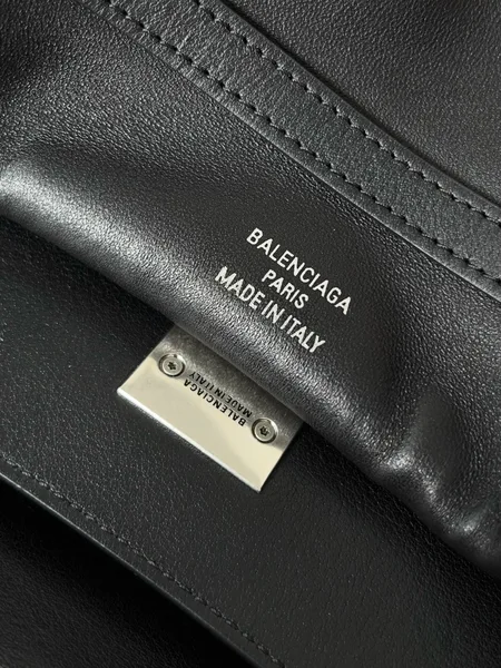Balenciaga Rodeo Medium Bag in Noir Calfskin product view 2